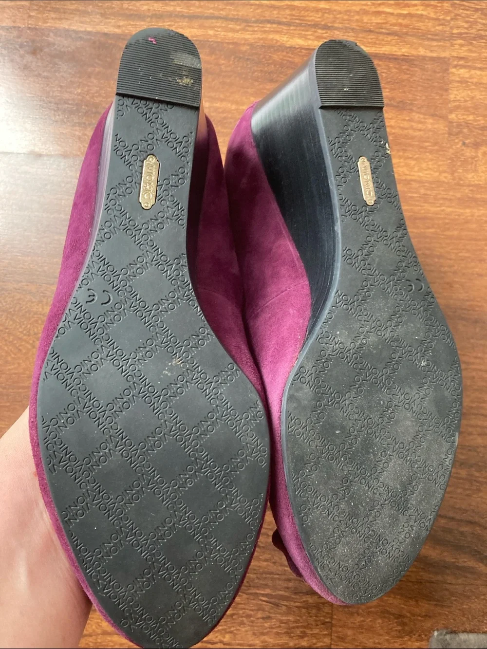 Vionic Women's Plum Suede Wedge Pump Sz 10